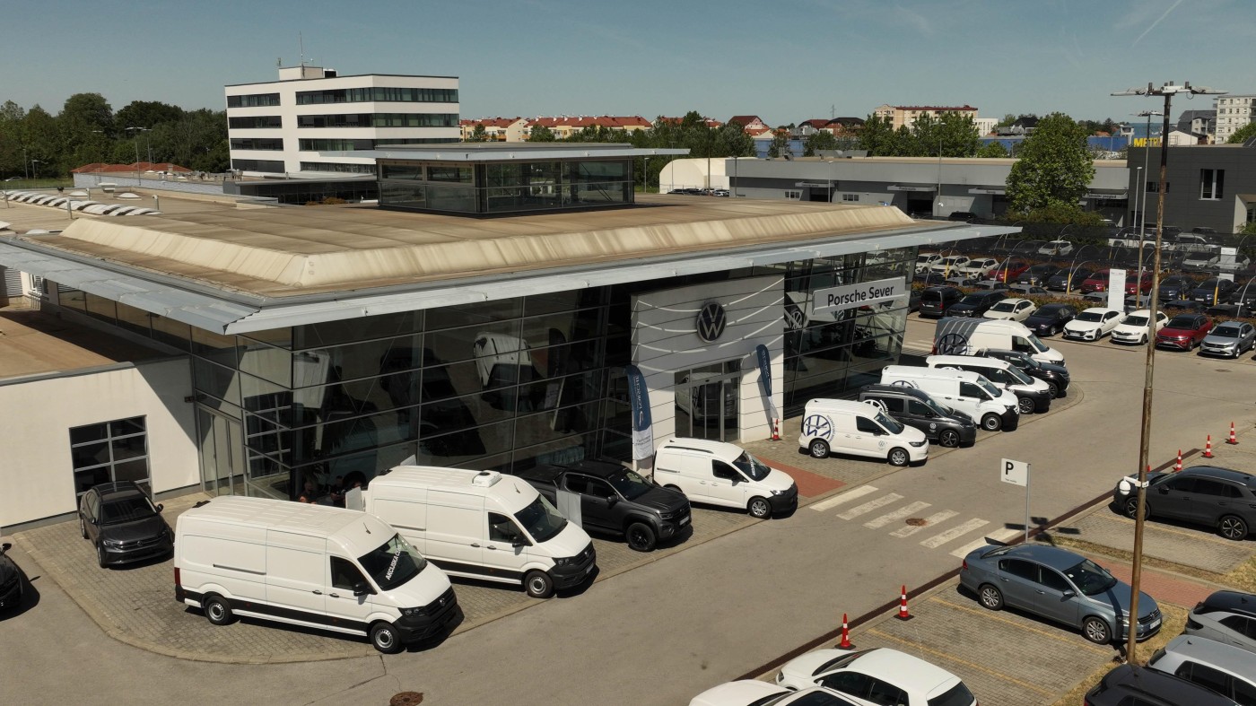 Uniplast na Privrednim danima vozila u Porsche centru